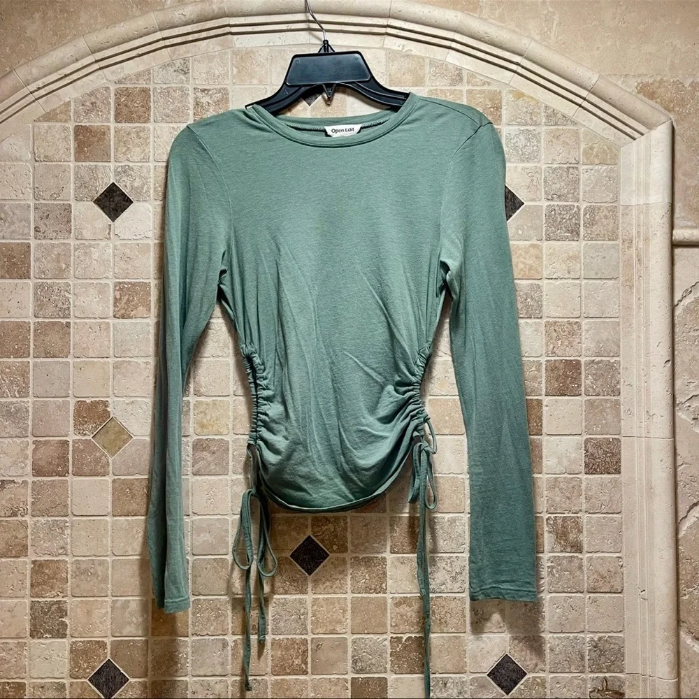 Open Edit Ruched Cut-Out Longsleeve - Picture 2 of 6